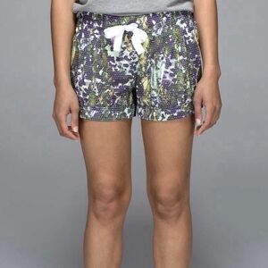 Lululemon Shorts Spring Break Away 8 Floral Sport Purple Travel Silky Cuffed 3"